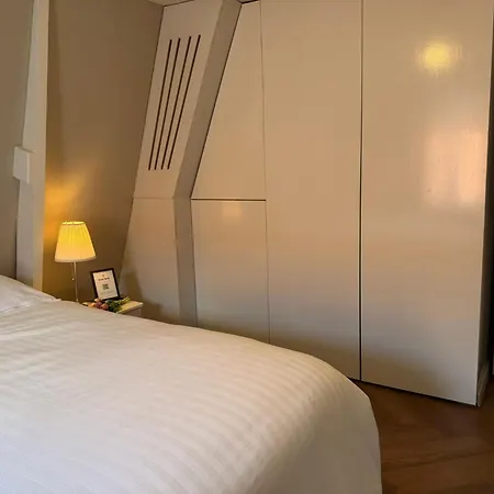 The White House 3*